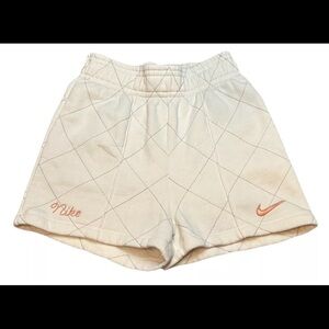 Nike Sportswear Club Fleece Quilted Short Embroidered Pale Ivory Apricot Women S